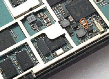 智能手机上的这个电子元件是贴片电感还是贴片电容